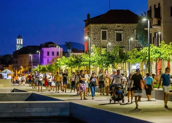 Modern Near Split & Trogir شقة